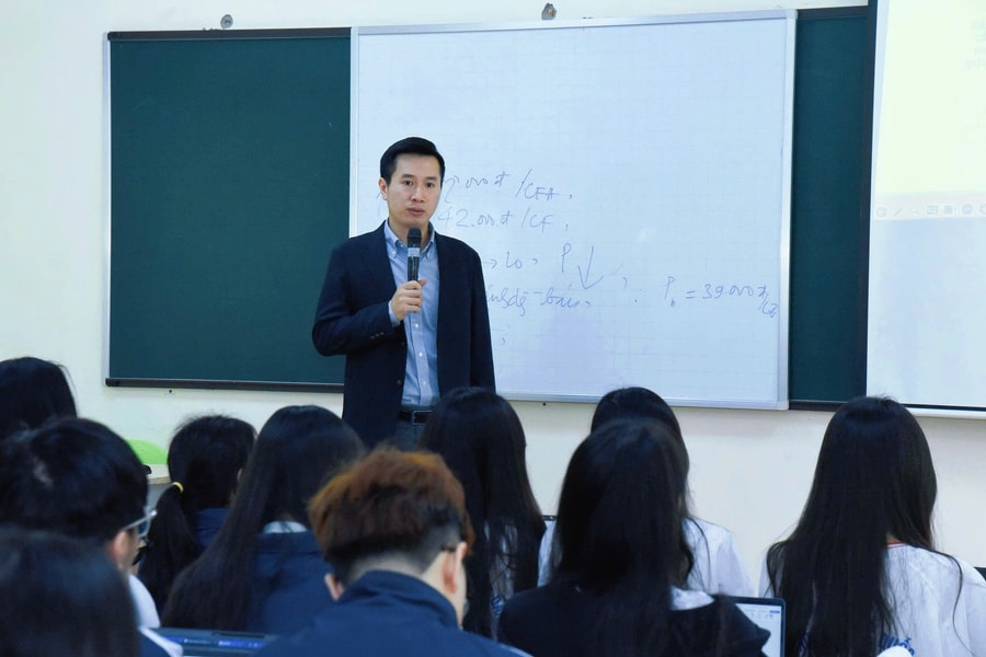 Đề xuất hệ thống chức danh nghề nghiệp riêng cho giảng viên đào tạo, bồi dưỡng