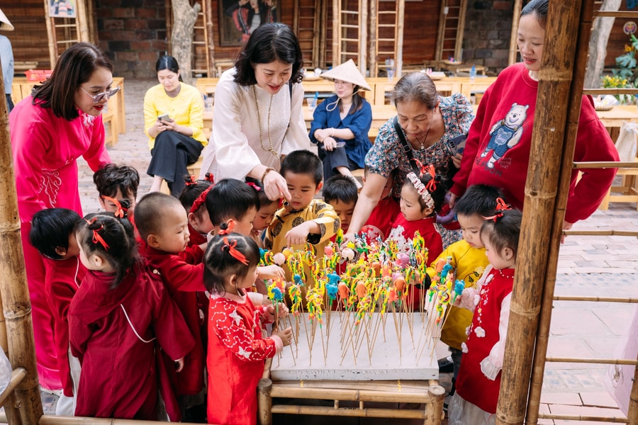 Trải nghiệm văn hóa truyền thống tại Văn Miếu - Quốc Tử Giám
