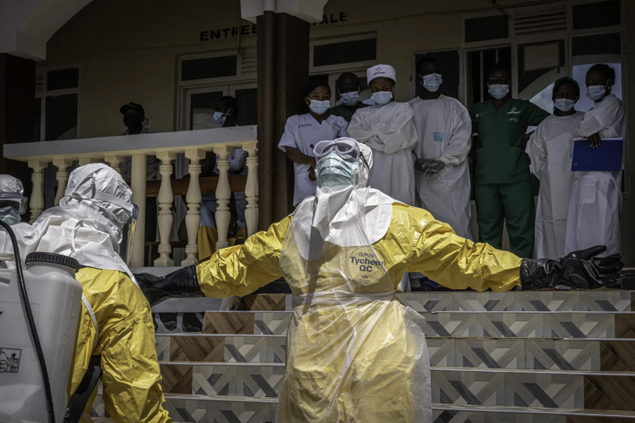 Ebola lan “tốc độ chóng mặt”, hàng nghìn người chưa được truy vết
