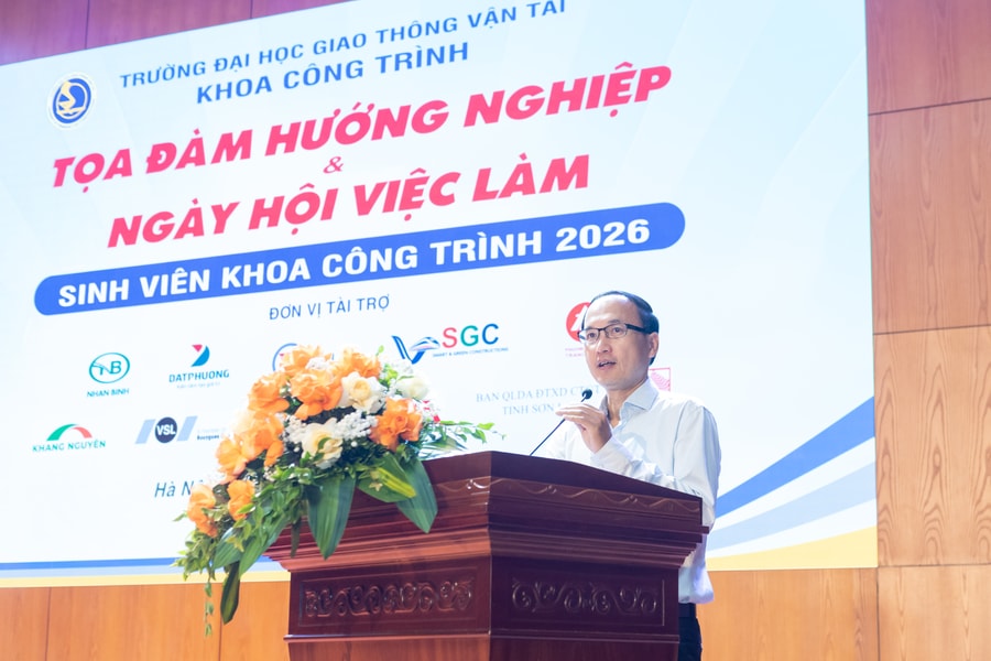 Sinh viên Khoa Công trình, Trường Đại học Giao thông Vận tải kết nối doanh nghiệp tại ngày hội việc làm