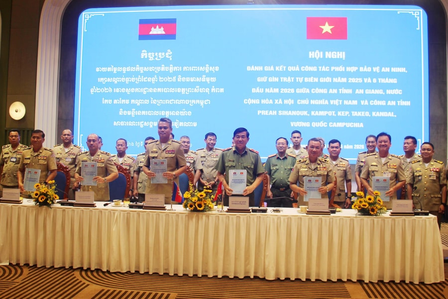 Công an An Giang phối hợp Công an Campuchia bảo vệ an ninh, trật tự tuyến biên giới