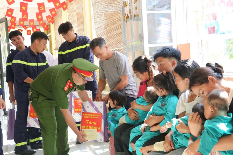 Lào Cai: Lan tỏa yêu thương đến trẻ em vùng cao có hoàn cảnh khó khăn nhân dịp Quốc tế thiếu nhi 1/6