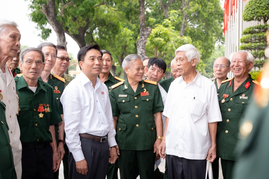 Phó Chủ tịch Quốc hội, Thượng tướng Nguyễn Doãn Anh gặp mặt Đoàn đại biểu Bảo tàng Chiến sĩ cách mạng bị địch bắt, tù đày