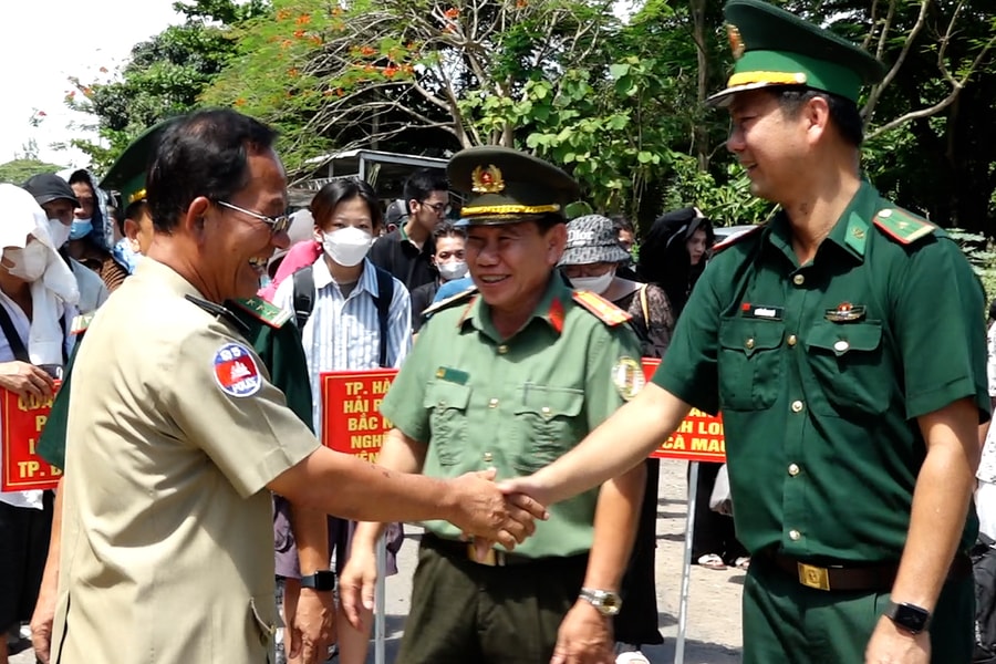 Những cuộc hồi hương “đặc biệt” từ bên kia biên giới