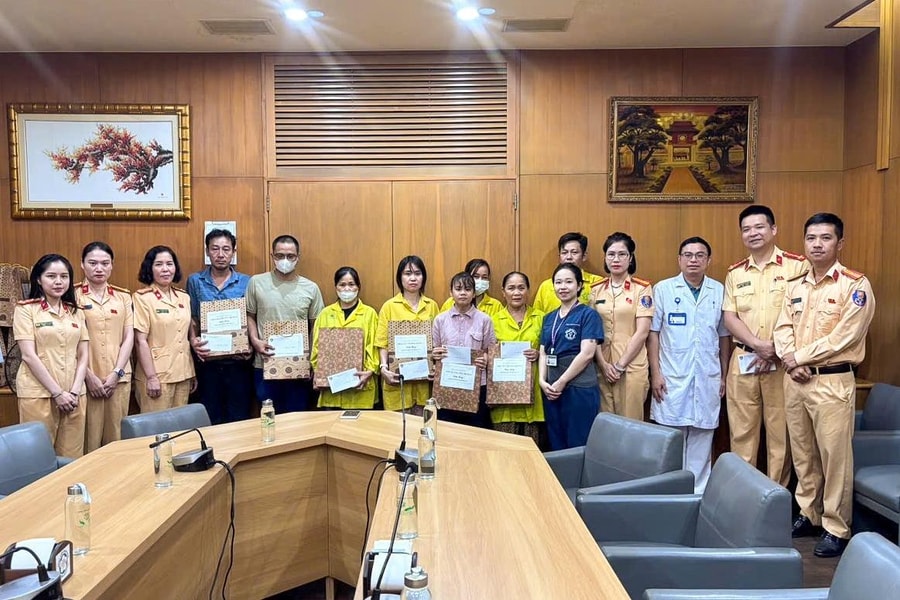 Hà Nội: Đội CSGT số 4 lan tỏa phong trào thi đua “Ba nhất” bằng những việc làm thiết thực vì trẻ em có hoàn cảnh khó khăn
