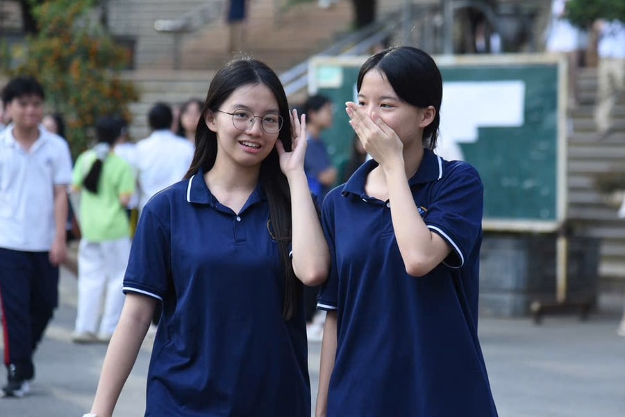 Thí sinh nhận định đề thi chuyên Anh vào lớp 10 Hà Nội: Nhiều dạng câu hỏi mới, độ khó tăng