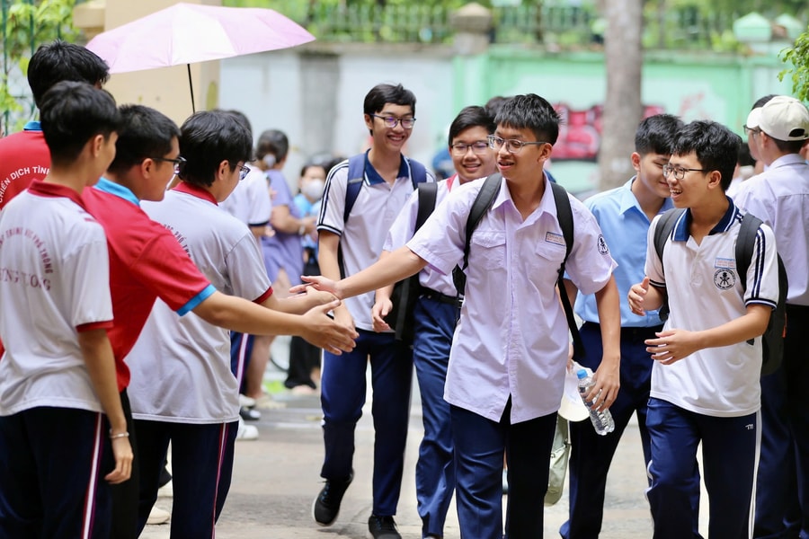 TP. Hồ Chí Minh: Đề thi tiếng Anh lớp 10 vừa sức, bám sát nội dung ôn tập