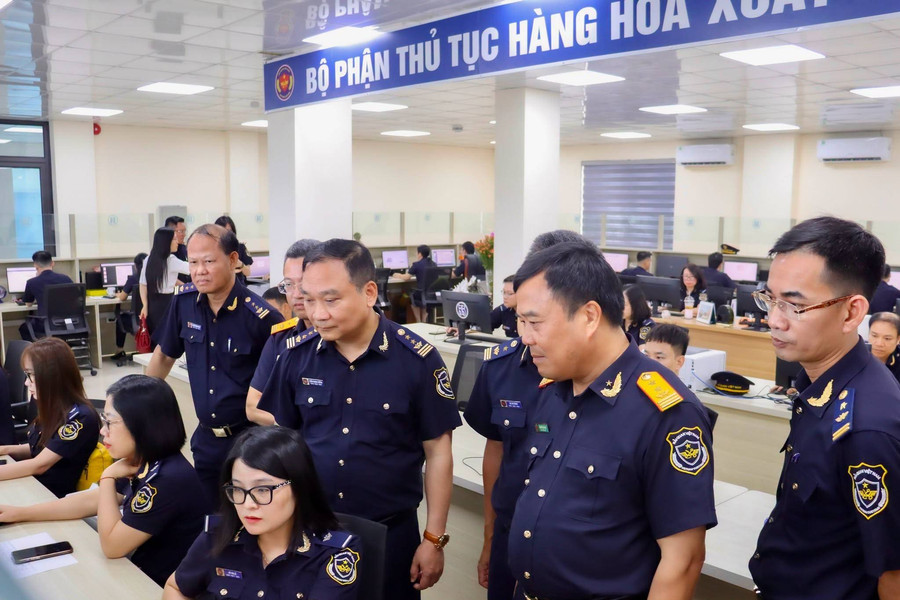 Hải quan khu vực III: Gần 400 tờ khai xử lý thông suốt trong ngày đầu thí điểm thông quan tập trung