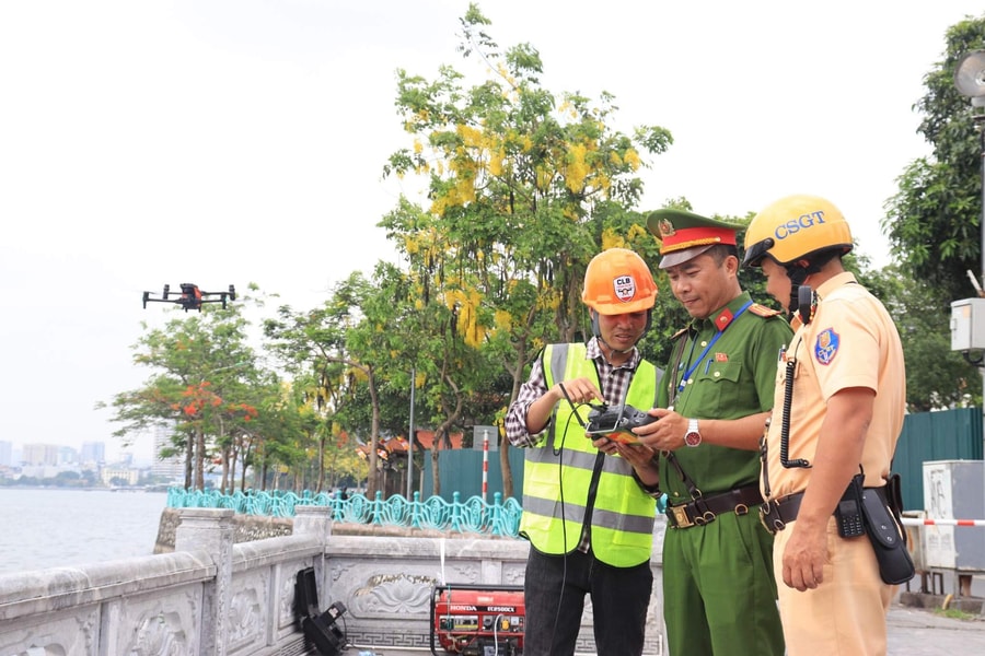 Công an Hà Nội thử nghiệm UAV giám sát an ninh trật tự tại phường Tây Hồ