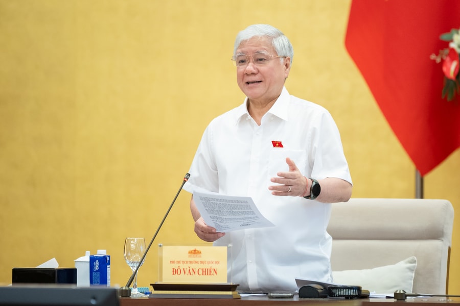 Phó Chủ tịch Thường trực Quốc hội Đỗ Văn Chiến chủ trì họp giao ban với Thường trực các cơ quan của Quốc hội