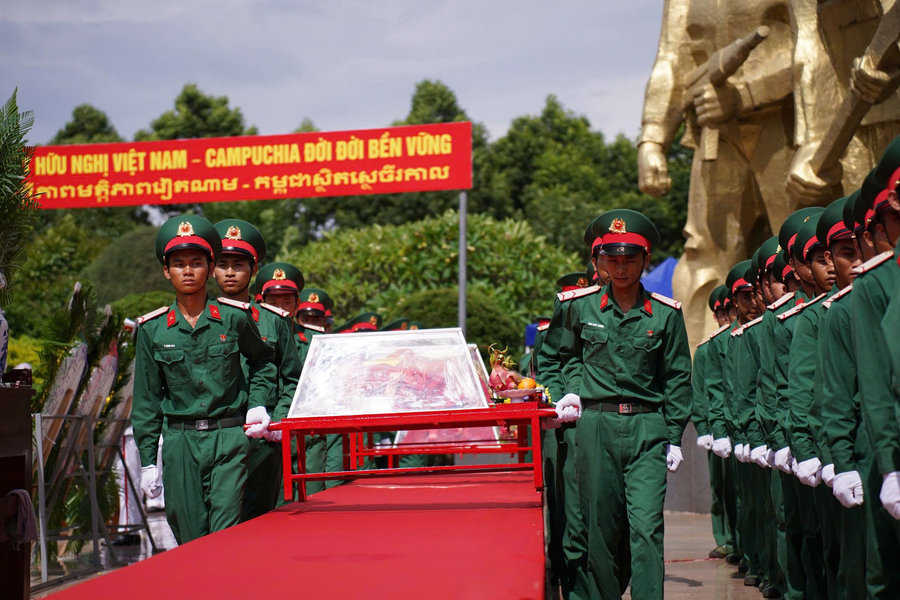 Trang trọng lễ truy điệu, an táng 27 hài cốt liệt sĩ tại Đắk Lắk
