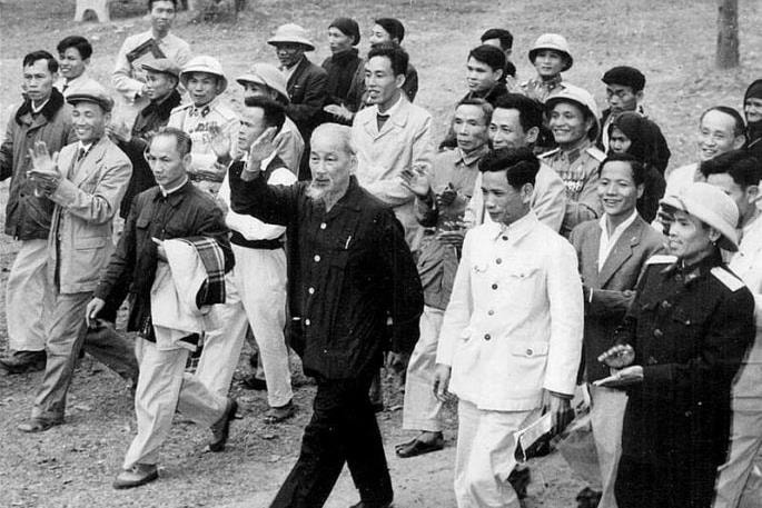 Triết lý sử dụng cán bộ của Hồ Chí Minh và những vấn đề đặt ra trong công tác cán bộ theo Văn kiện Đại hội XIV của Đảng