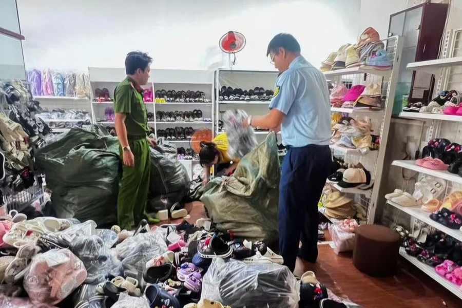 Quảng Trị: Khởi tố 2 chủ cửa hàng kinh doanh hàng giả mạo nhãn hiệu lớn