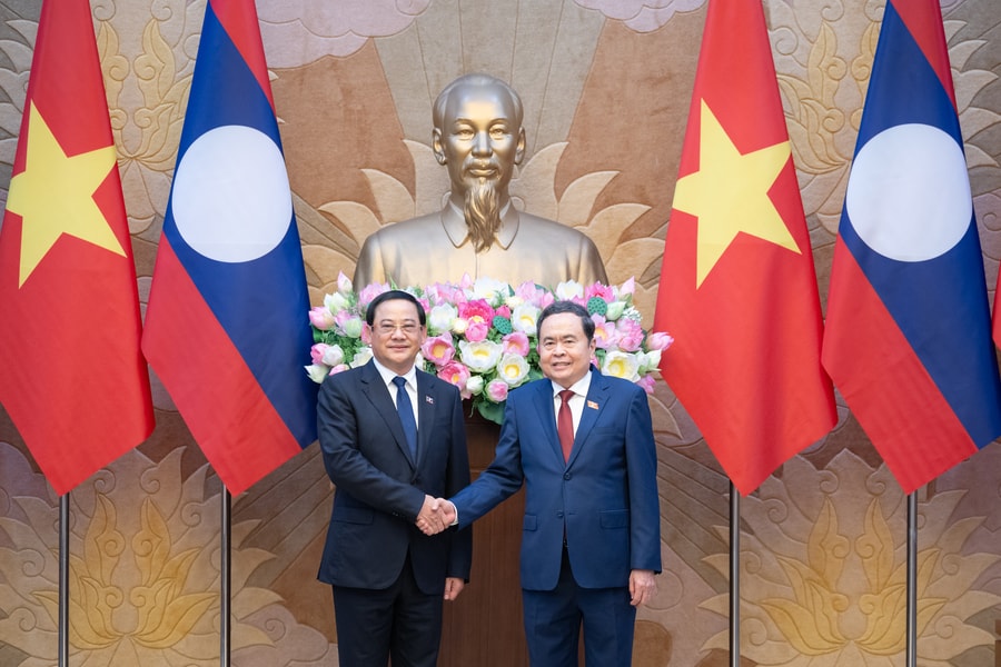 Chủ tịch Quốc hội Trần Thanh Mẫn hội kiến Thủ tướng Cộng hòa Dân chủ Nhân dân Lào Sonexay Siphandone