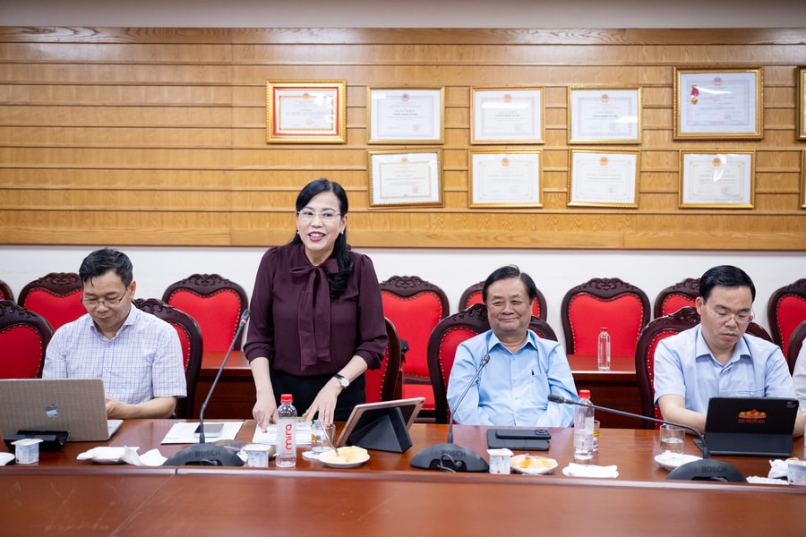 Chi bộ Thường trực Ủy ban Khoa học, Công nghệ và Môi trường sinh hoạt chuyên đề về ứng dụng công nghệ trong hoạt động công vụ
