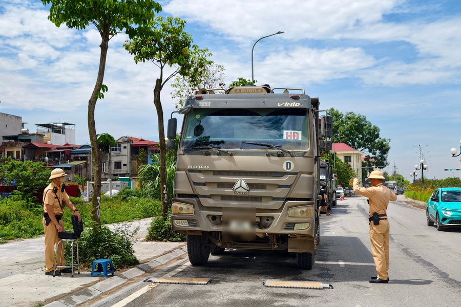Hà Nội: Không để xe quá tải lộng hành, hơn 1.600 trường hợp bị xử lý