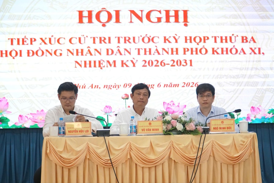 Chủ tịch HĐND TP. Hồ Chí Minh Võ Văn Minh tiếp xúc cử tri trước Kỳ họp thứ 3