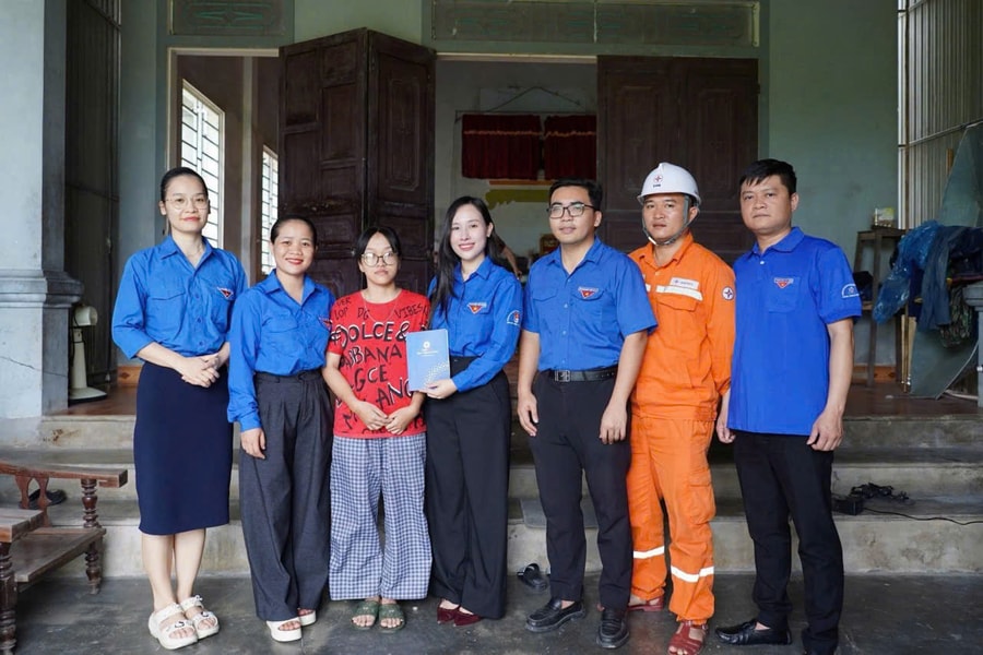 Tuổi trẻ Hà Tĩnh đồng hành cùng sĩ tử