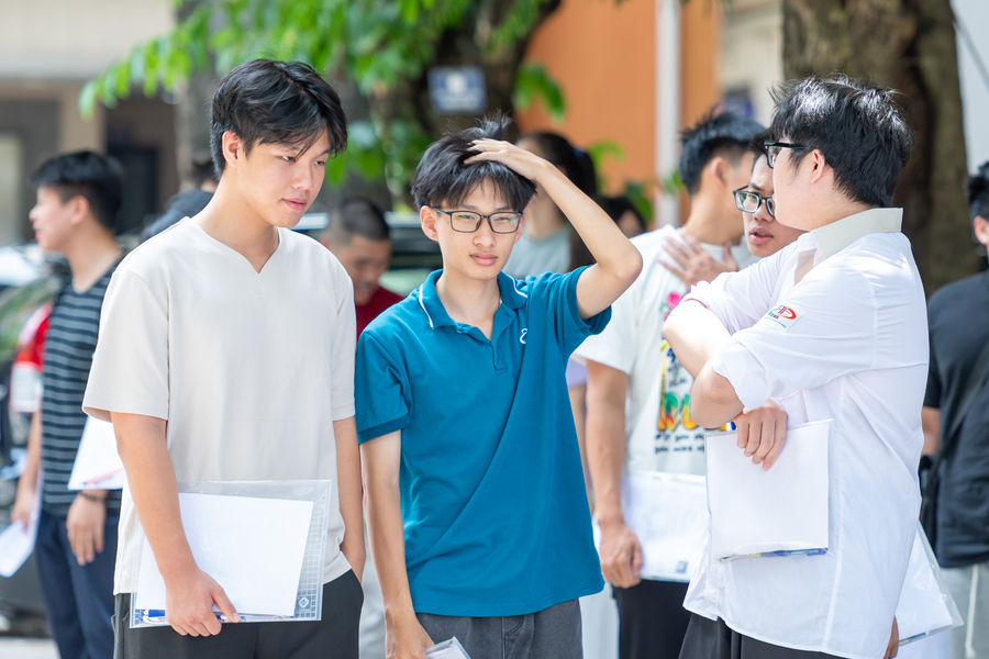 Điểm chuẩn Trường Đại học Kinh tế - Luật (UEL) năm 2026 có 6 ngành trên 85 điểm