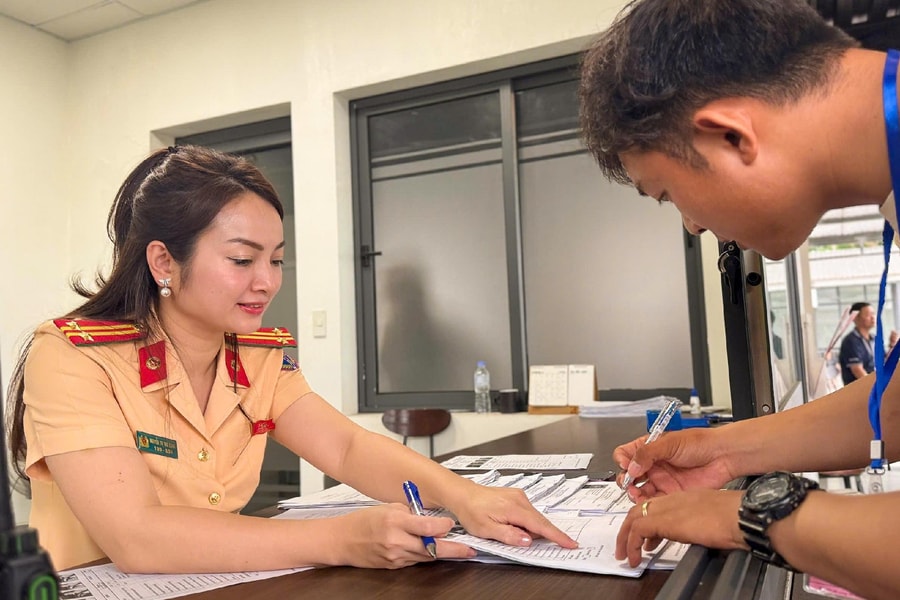Người dân Hà Nội có thể đăng ký nhận GPLX qua dịch vụ GtelPost