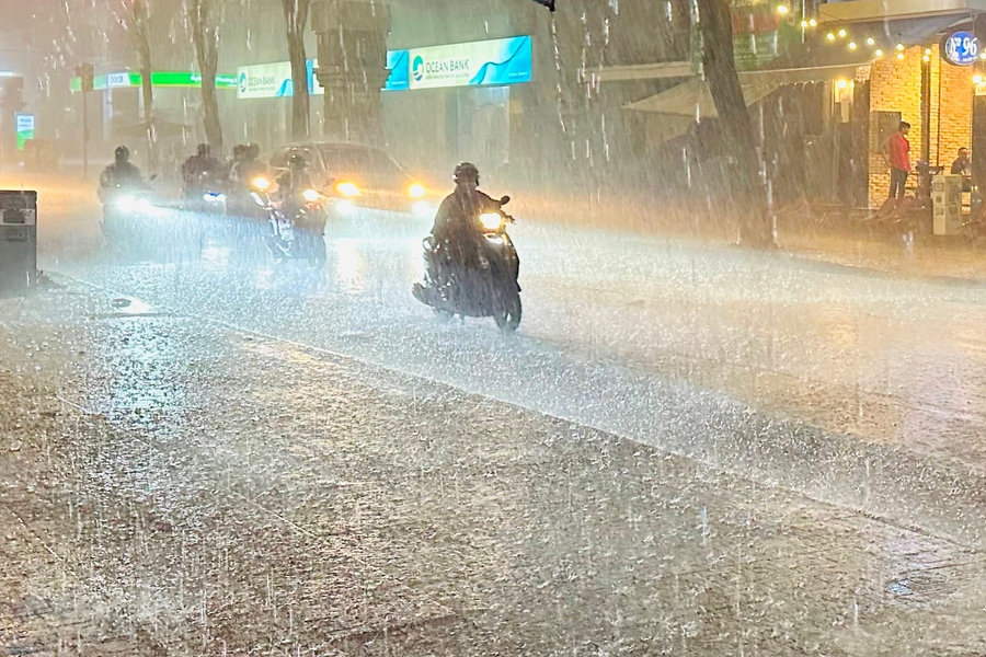Dự báo thời tiết ngày 18/7: Thời tiết nắng nóng, cảnh báo mưa lớn diện rộng ở phía Bắc