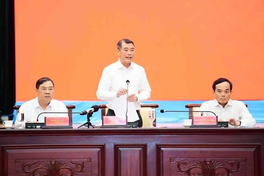 Thủ tướng Lê Minh Hưng làm việc với Ban Thường vụ Thành ủy Thành phố Hồ Chí Minh