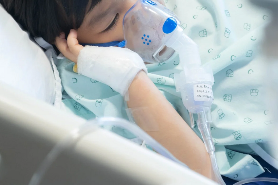 Bé trai 7 tuổi nguy kịch sau khi uống đồ lạnh: Cảnh báo nguy cơ từ thói quen giải nhiệt mùa hè