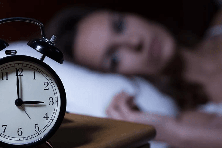 Thường xuyên tỉnh giấc lúc 3 giờ sáng: 6 nguyên nhân không nên bỏ qua