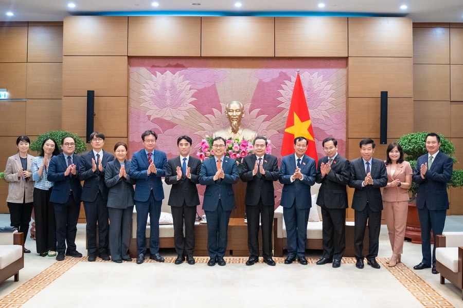Chủ tịch Quốc hội Trần Thanh Mẫn tiếp Đại sứ Hàn Quốc Choi Youngsam