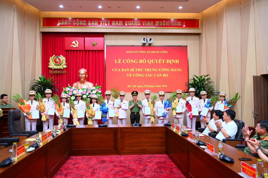 Đại tướng Lương Tam Quang công bố Quyết định của Ban Bí thư Trung ương Đảng về công tác cán bộ