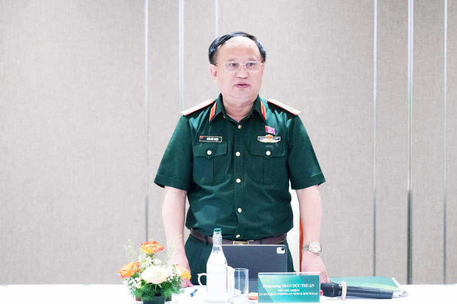 Đoàn khảo sát của Ủy ban Quốc phòng, An ninh và Đối ngoại làm việc với các ngân hàng