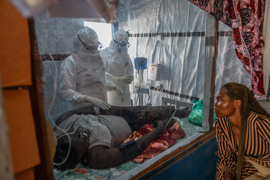 Ebola tăng tốc lây lan, 35.000 người cần truy vết