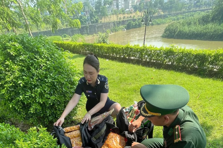 Bắt giữ gần một tấn thực phẩm nhập lậu không rõ nguồn gốc, tiềm ẩn nguy cơ dịch bệnh
