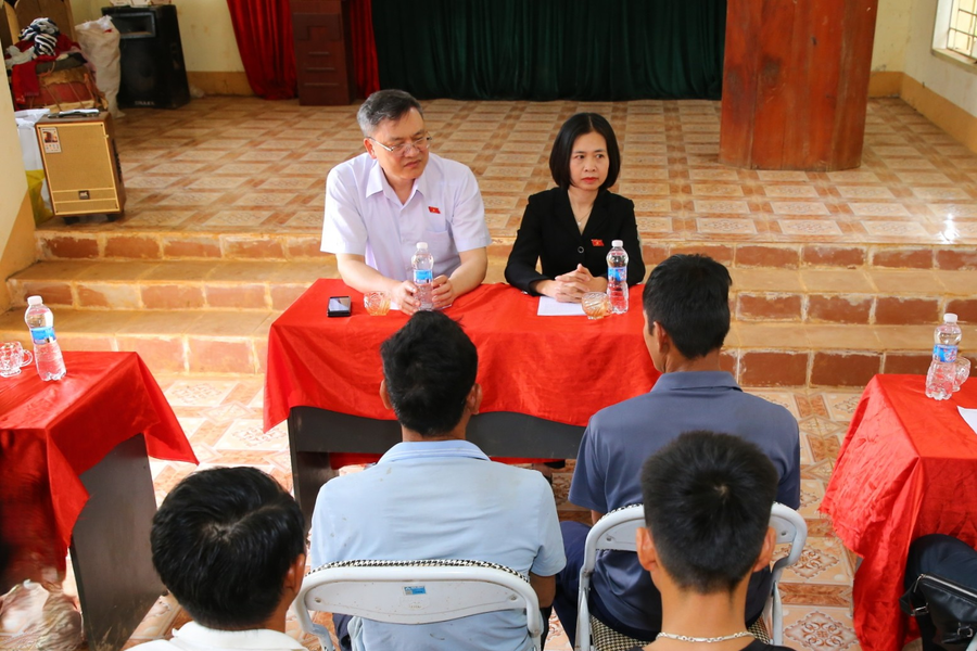Đoàn ĐBQH tỉnh Sơn La khảo sát việc thực hiện chính sách đất đai đối với đồng bào dân tộc thiểu số