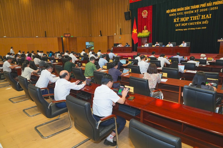 Thông qua các quyết sách tạo cơ sở phát triển
