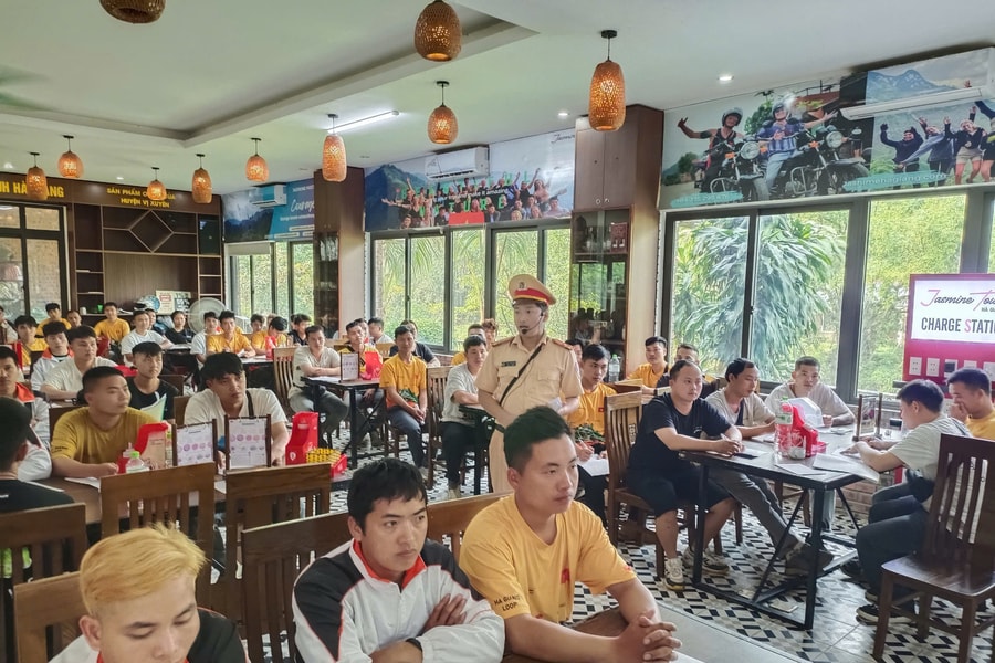 Tuyên Quang: Cảnh sát giao thông đồng hành cùng doanh nghiệp, hộ kinh doanh phát triển bền vững