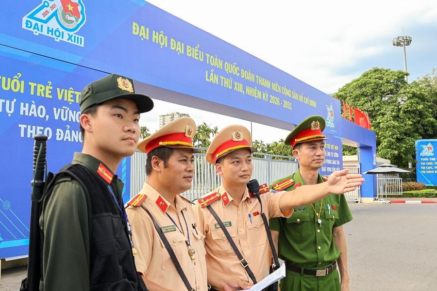Những chiến sĩ "không bóng mát" trong ngày hội lớn của tuổi trẻ
