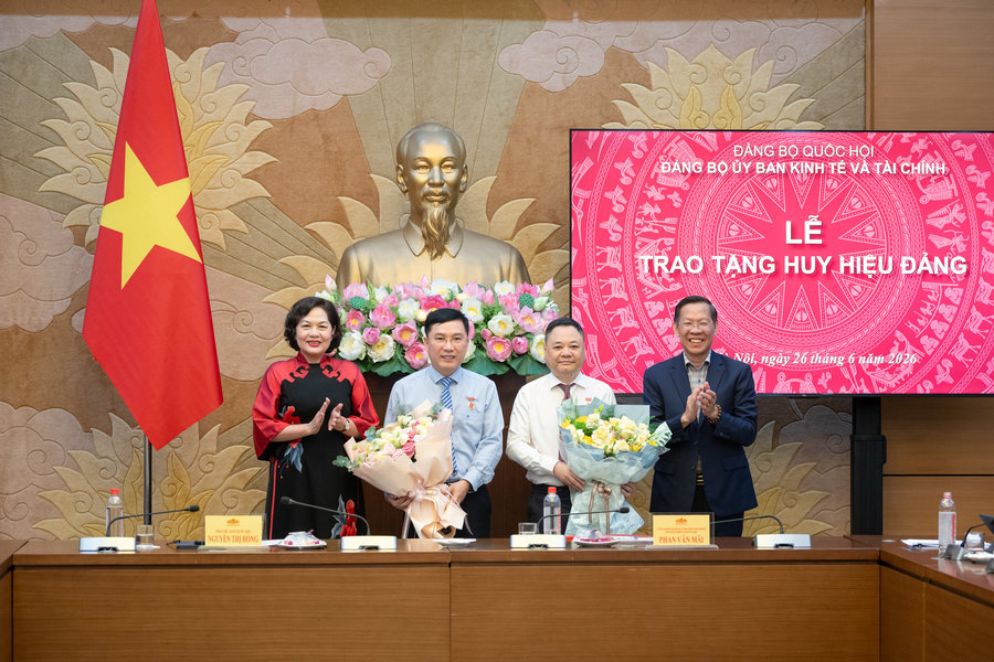 Phó Chủ tịch Quốc hội Nguyễn Thị Hồng dự Hội nghị Đảng bộ Ủy ban Kinh tế và Tài chính