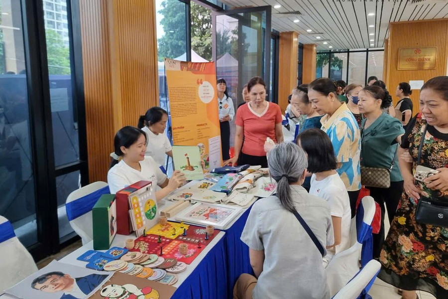 Hà Nội: Hàng trăm người cao tuổi tìm được việc làm trong Ngày hội tư vấn
