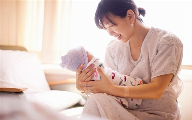 Từ 1/7, lao động nữ sinh con được nhận những khoản tiền nào?