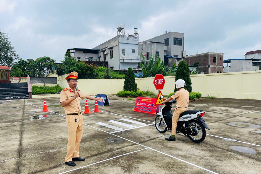 Thái Nguyên: Đào tạo kỹ năng lái xe mô tô, xe gắn máy an toàn cho 300 cán bộ tại phường Bá Xuyên