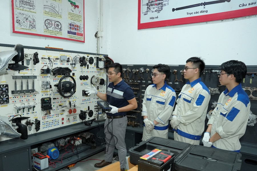 Đón đầu kỷ nguyên xe điện: Cơ hội rộng mở cho ngành Kỹ thuật xe năng lượng mới thông minh
