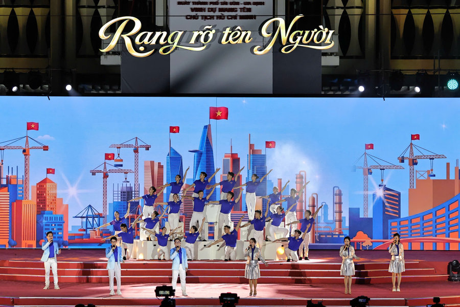 TP. Hồ Chí Minh: "Rạng rỡ tên Người" - tái hiện hành trình 50 năm thành phố mang tên Bác