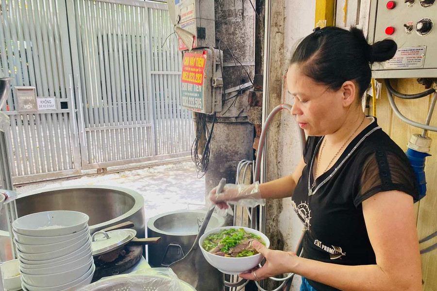 Giá xăng giảm, hàng quán vẫn "đau đầu" vì 3 nhóm chi phí lớn