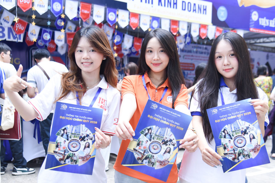 Điểm chuẩn Đại học Kinh tế Quốc dân dao động từ 23,48 - 28,84