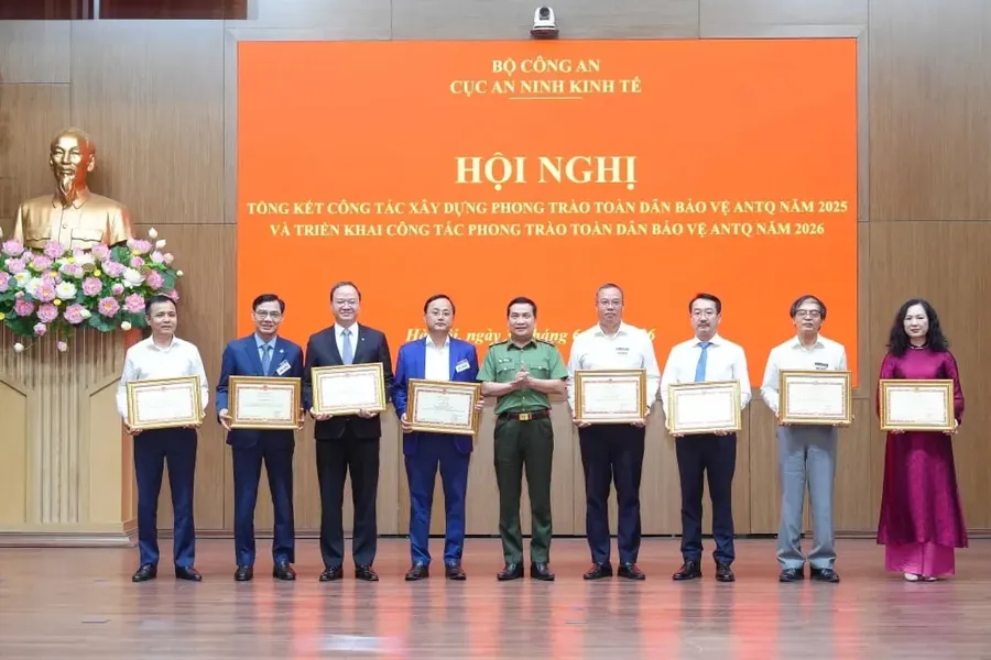 Vietcombank được Bộ Công an khen thưởng vì thành tích xuất sắc trong phong trào "Toàn dân bảo vệ an ninh Tổ quốc"