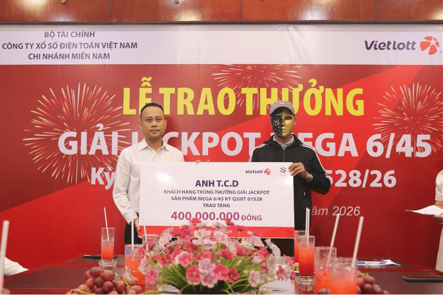 Ủng hộ người bán vé số dạo, người đàn ông trúng Jackpot hơn 23,4 tỷ đồng
