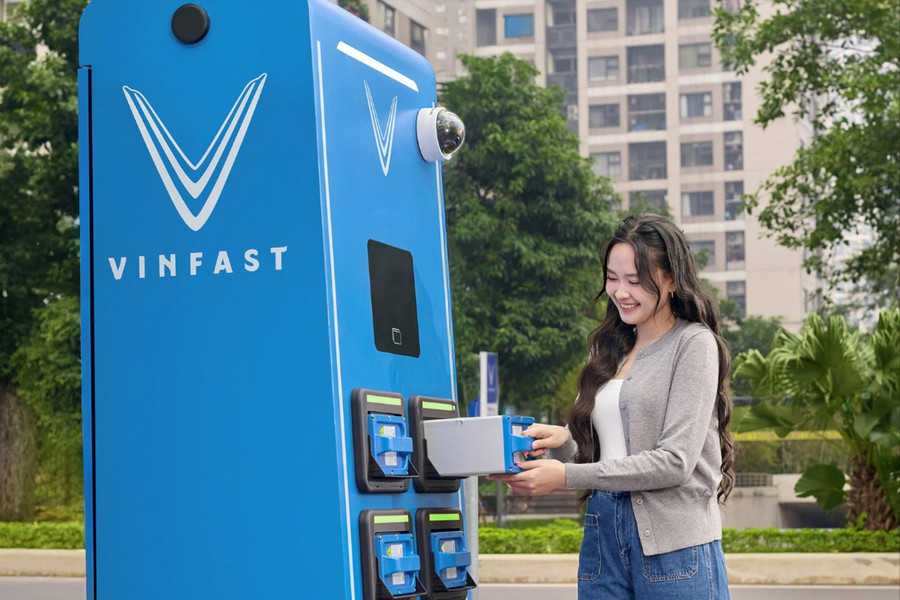 Chủ xe VinFast kể chuyện “một người đi xe điện, cả nhà bỏ xe xăng”