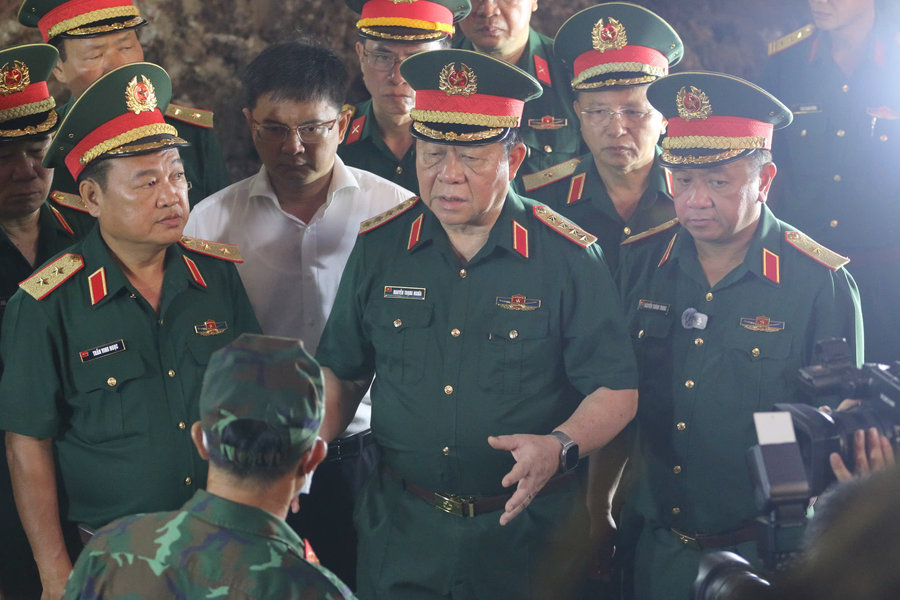 Đại tướng Nguyễn Trọng Nghĩa kiểm tra công tác quy tập hài cốt liệt sĩ tại Công viên Lê Thị Riêng