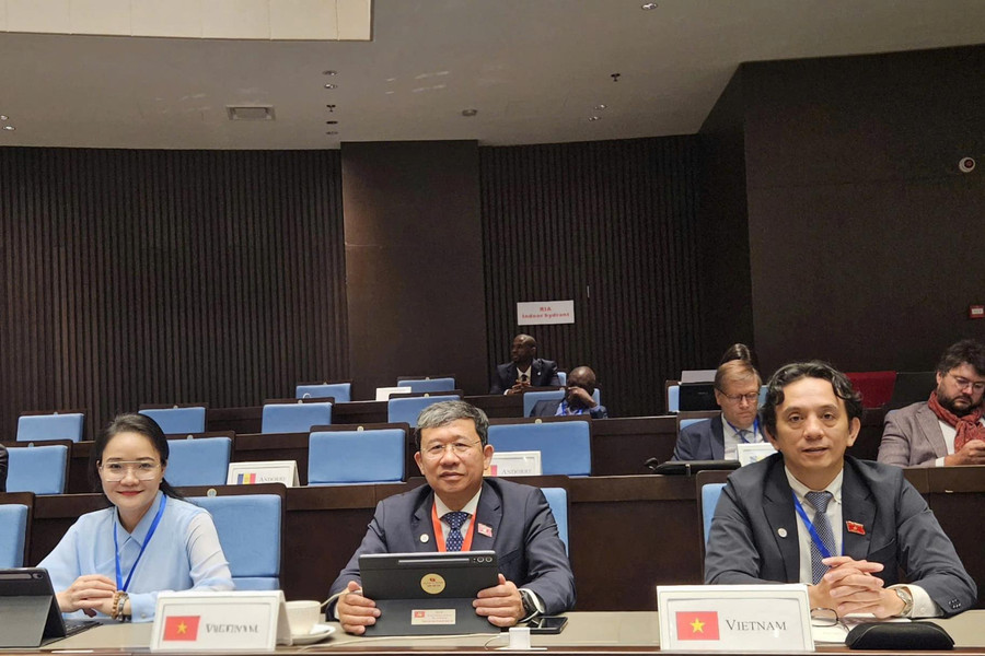 Đoàn đại biểu Quốc hội Việt Nam tham dự Đại hội đồng Liên minh Nghị viện Pháp ngữ tại Yaoundé, Cameroun